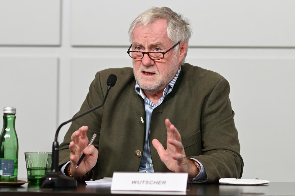 Dr. Edgar Wutscher